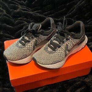 Women’s Nike react infinity run size 6.5